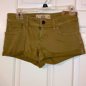 Never worn Hollister khaki short shorts